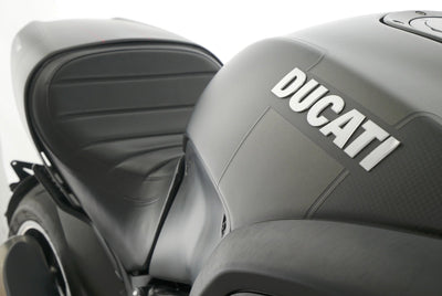 DUCATI DIAVEL CARBON